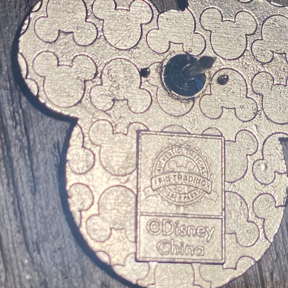 Disney Parks Mickey and friends Goofy Mickey Ears Pin Trader 2018 - Picture 3 of 3